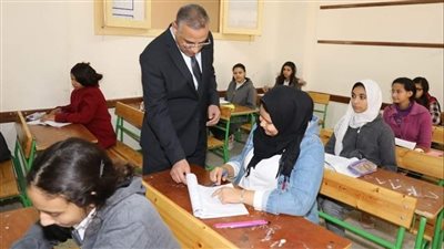 محافظ سوهاج يتفقد سير امتحانات الشهادة الإعدادية الفصل الدراسي الأول