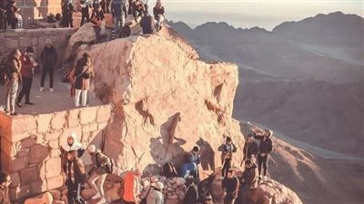 الدليل البدوي كنز المعرفة للسائحين في الرحلات وتسلق الجبال بسانت كاترين جنوب سيناء
