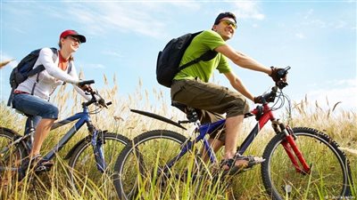 يحسن صحة العقل والقلب.. تعرف على فوائد ركوب الدراجات