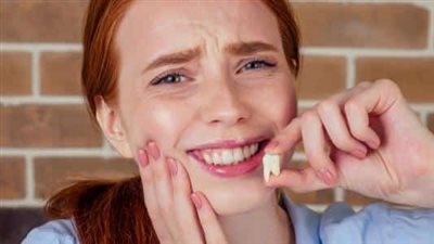 تفسير حلم سقوط الأسنان للعزباء.. وقوعها في اليد بشرى سارة