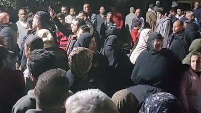 صراخ وبكاء.. انهيار أسرة الطالبة بسنت ضحية والدها خلال تشييع جثمانها بكفر الشيخ | بث مباشر