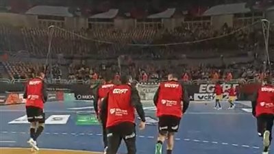 تشجيع حار للاعبي منتخب مصر لكرة اليد ضد غينيا في أمم إفريقيا | بث مباشر 