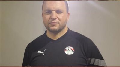 جهاز منتخب مصر واللاعبون يقدمون العزاء لـ مدلك الفريق بعد وفاة والده