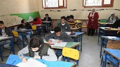 إصابة طالبة بتشنجات عصبية داخل إحدى لجان الثانوية العامة بالفيوم