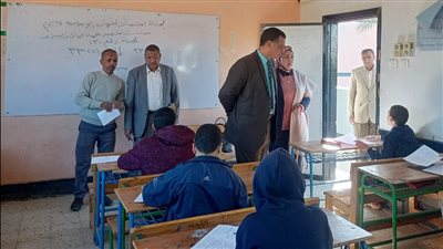 تعليم قنا تحيل 17 معلما للتحقيق لتغيبهم عن العمل في إحدى المدارس| بث مباشر 