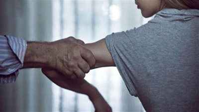 عايزة إندومي يا عمو.. ضبط صاحب محل بتهمة التعدي على تلميذة أمام مدرسة بمنيا القمح