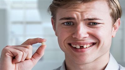 ما تفسير حلم وقوع الأسنان؟.. دلالة على فقدان عزيز من أهل الرائي