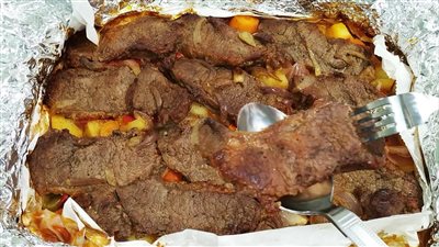 بنصف كيلو فقط.. طريقة عمل ورقة لحمة صبحي كابر بالصوص البني 