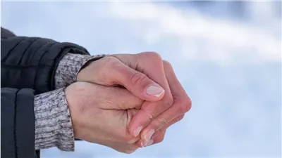 ما العلامات التحذيرية لانخفاض حرارة الجسم؟