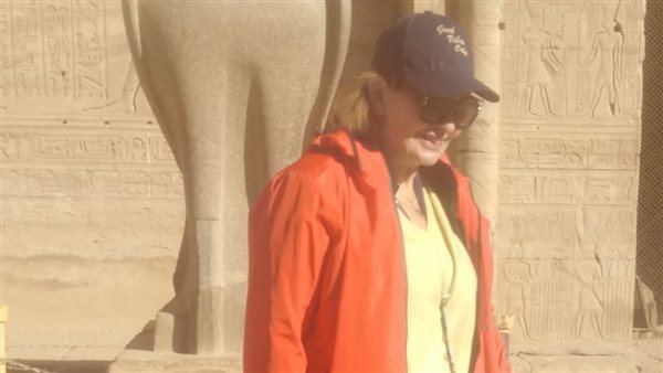 الفنانة يسرا 