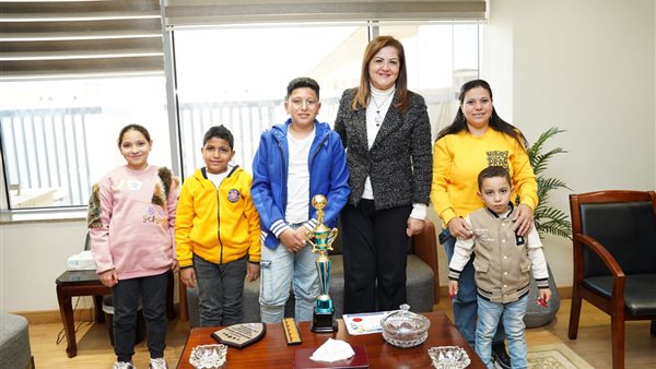 وزيرة التخطيط وأسرة