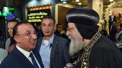 استقبلوه بالزغاريد.. وصول البابا تواضروس إلى كاتدرائية الإسكندرية لترأس قداس عيد الغطاس