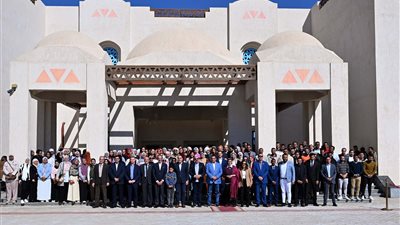 دخلهم 1000 دولار شهريا.. رئيس الوزراء يلتقي مجموعة من شباب مصر الناجحين