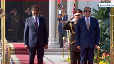 مراسم استقبال رسمية للرئيس الصومالي بقصر الاتحادية | صور 