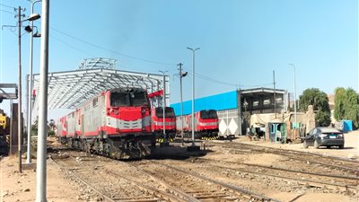 وزير النقل يتابع أعمال الصيانة والتطوير بورش أسوان للسكك الحديدية