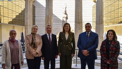 خلال زيارة وزيري التخطيط والتنمية المحلية.. محافظ الإسكندرية يعدد مزايا مشروعات تطوير محطة مصر والمتحف الروماني 