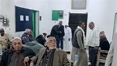 كانت في مقام أمنا.. أسرة الفنان محمد منير تتلقى عزاء شقيقته بأسوان| بث مباشر 