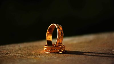 رزق واستثمار.. تفسير حلم الخاتم الذهب في المنام