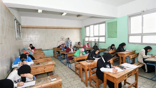 امتحانات طلاب المدارس_