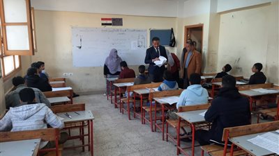 طلاب الشهادة الإعدادية بالبحيرة يؤدون امتحان العلوم دون شكاوى