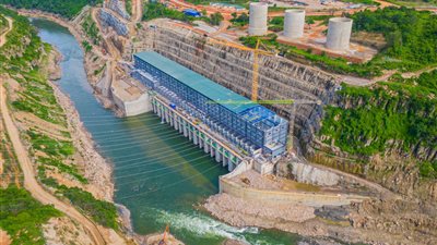 بأيادٍ وشركات مصرية.. تشغيل أول توربينة بمشروع سد ومحطة جوليوس نيريري الكهرومائية بتنزانيا