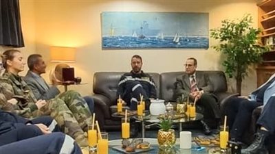 محافظ شمال سيناء يزور الجرحى الفلسطينيين على متن السفينة الفرنسية بميناء العريش