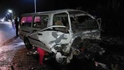 إصابة 5 أشخاص في تصادم ميكروباص بعمود إنارة في الأقصر 