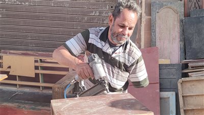 يدٌ واحدةٌ تكفي أحيانًا.. 