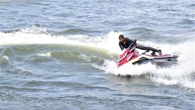 عروض مائية وأكاليل من الزهور في احتفال الأقصر بعيد الشرطة الـ72