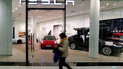 تسلا تخطط لإنتاج سيارة كهربائية جديدة في منتصف عام 2025