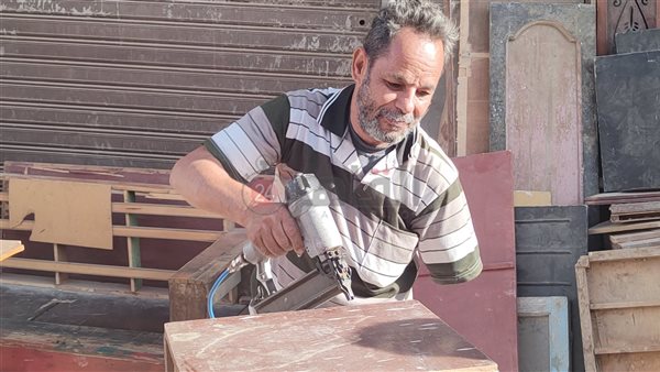 عم احمد يتحدى إعاقته