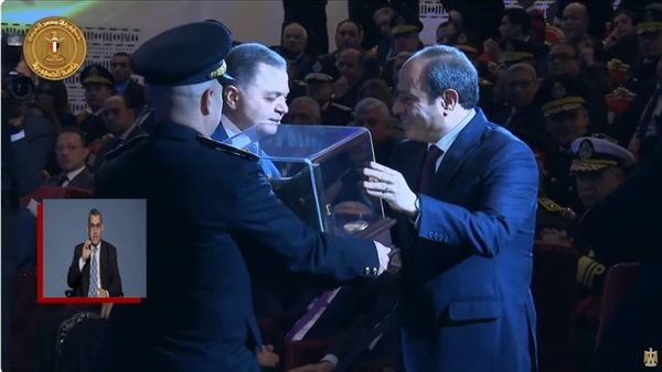 وزير الداخلية يقدم