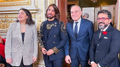 عقب نجاح عرضه بـ بريكس.. البحيري يفتتح أسبوع الموضة الفرنسي بديفيليه مبهر لربيع وصيف 2024 بحضور السفير المصري