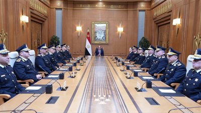 الرئيس السيسي يجتمع مع أعضاء المجلس الأعلى للشرطة | صور