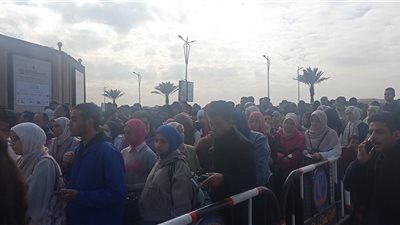 إقبال كبير على معرض القاهرة الدولي للكتاب مع بداية فتحه أمام الجمهور | صور