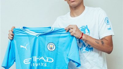 رسميًا.. مانشستر سيتي يضم الأرجنتيني إتشيفيري لاعب ريفر بليت 