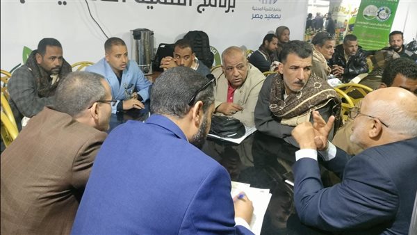 معرض وسط الصعيد الزراعي