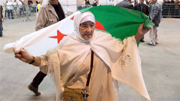 منحة المرأة الماكثة