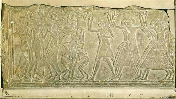 راقصات يضربن الدفوف