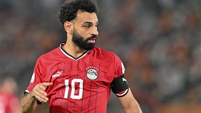حسام حسن يستفسر عن إصابة محمد صلاح 