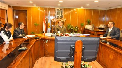 محافظ أسيوط يناقش توفيق أوضاع الكنائس والمباني الخدمية التابعة لها بجميع المراكز