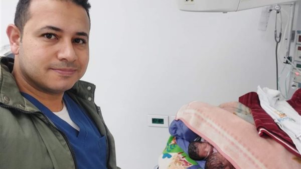 إنقاذ سيدة وطفليها