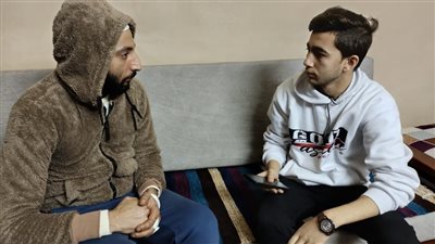 سائق يمزق جسد مواطن أمام زوجته ونجله.. والمجني عليه: عايز حقي 