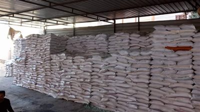 ضبط 504 أطنان سكر وأرز بحوزة 3 تجار بسوهاج | صور