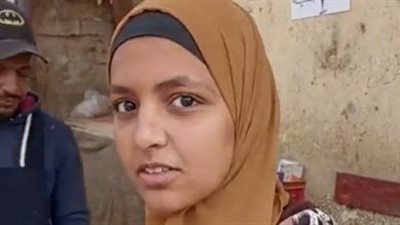 طالبة جامعية تعمل على عربة فول مع والدها ببني سويف: بساعد بابا من وأنا في 4 ابتدائي |بث مباشر