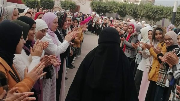 ممر شرفي لطالبة حصلت