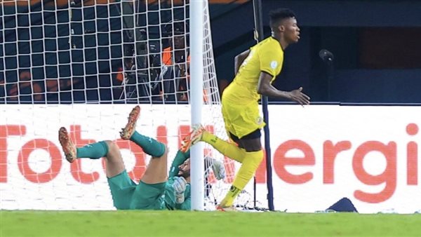 مهاجم منتخب موزمبيق