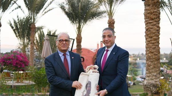 محافظ الفيوم يستقبل