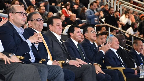 رئيس الوزراء ووزيرا