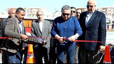 ضمن احتفالات العيد القومي.. محافظ البحر الأحمر يفتتح أعمال تطوير طريق مطار الغردقة | صور